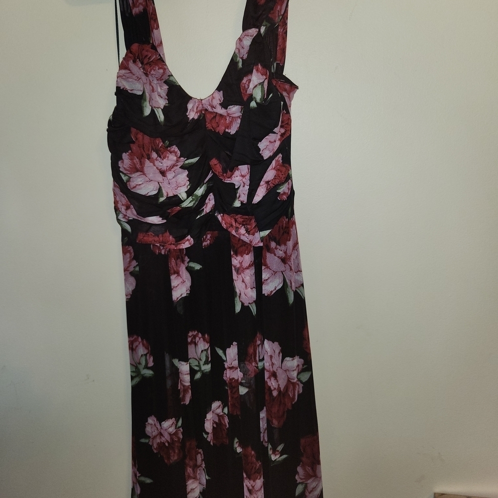 Chic Floral Midi Dress in Black and Pink